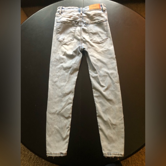 Women’s Stradivarius Jeans Size 4!! ✨ - Picture 2 of 7